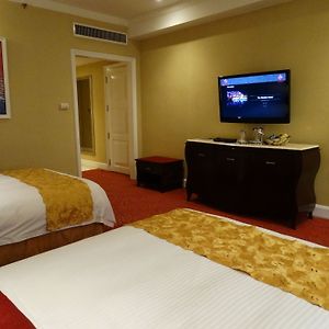 Maxims Hotel